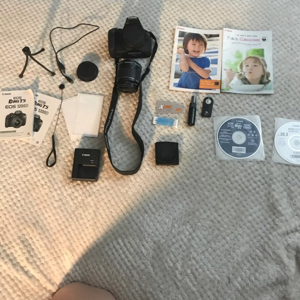 CANON EOS REBEL T5 SLR W/ KIT